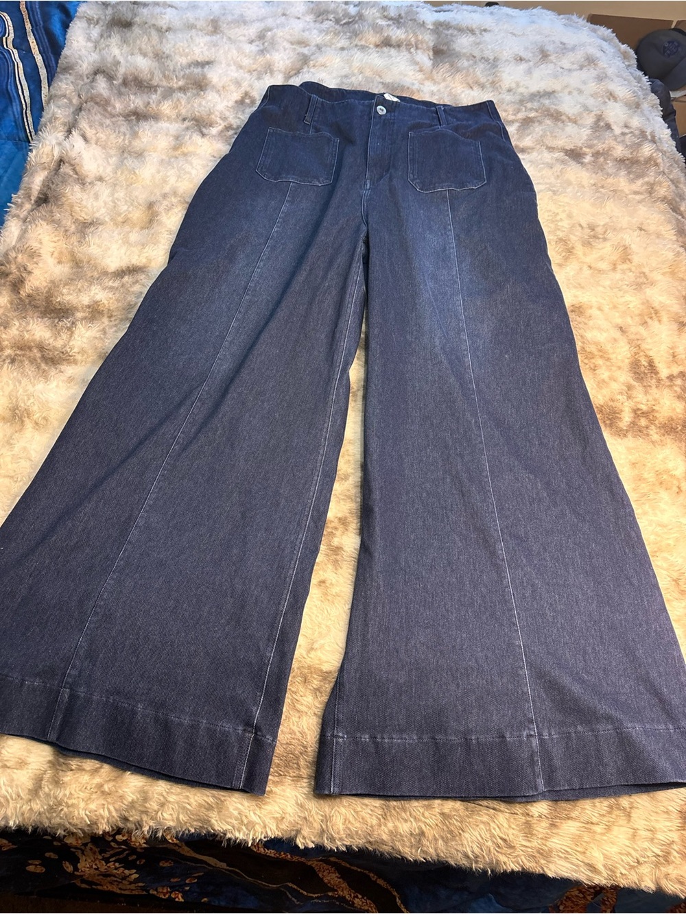 HALARA Indigo Denim Jeans with Brand Tag - Picture 2 of 8